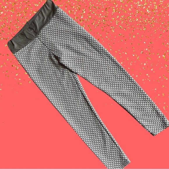 Stylish Gray Patterned Women’s Leggings - Picture 4 of 7